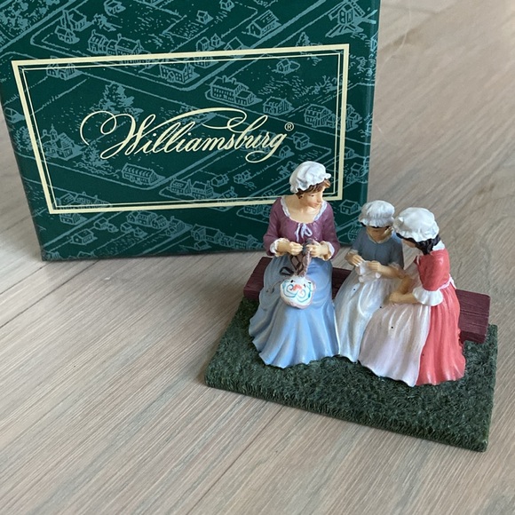 Williamsburg Learning to Sew - Lang and Wise - Picture 2 of 10